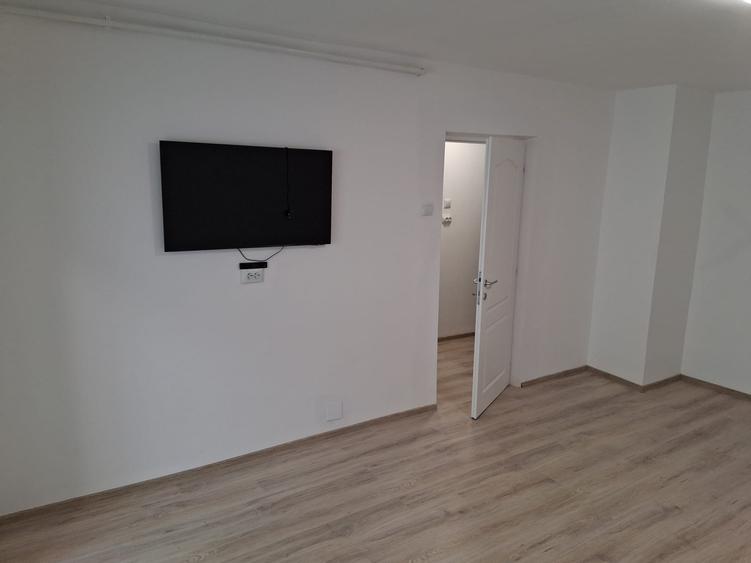 Apartament cu 2 camere semidecomandat, mobilat în 1 Decembrie