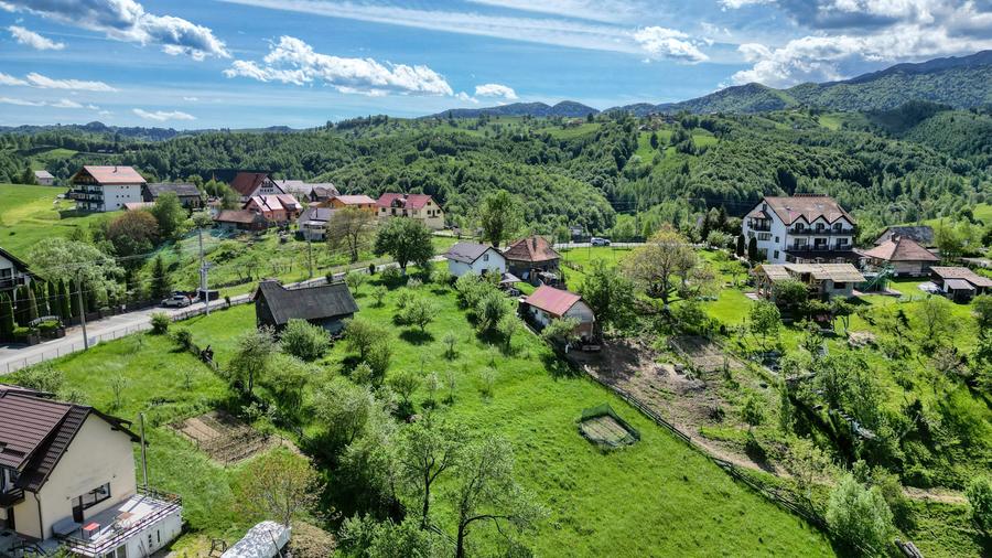 Teren Construcții intravilan de 2000 mp, în Peștera