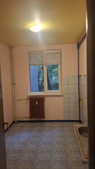 Apartament cu 3 camere decomandat în Dristor