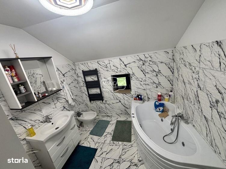 Casă cu 4 camere cu Teren 960 Mp în Central