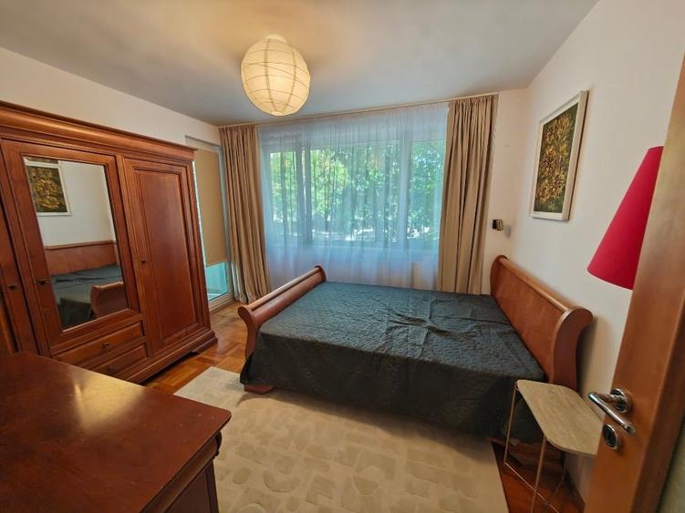Apartament cu 3 camere semidecomandat, mobilat în Titan