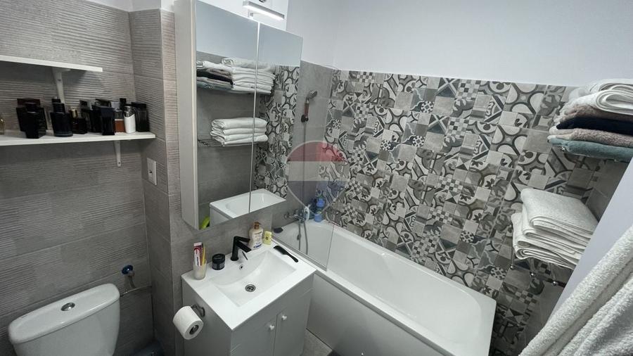 Apartament cu 2 camere decomandat, mobilat în Titan
