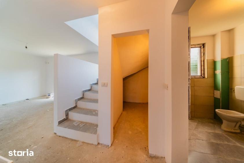 Casă cu 4 camere cu Teren 220 Mp în Intim