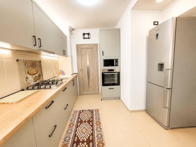 Apartament cu 2 camere decomandat, mobilat în Casa de Cultură