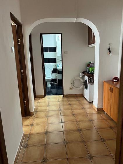 Apartament cu 2 camere decomandat în Uiești