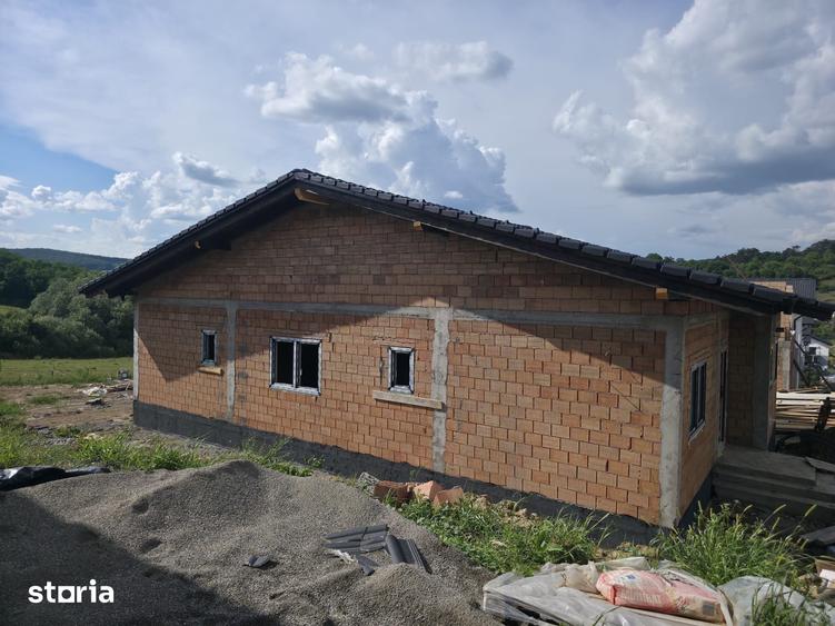 Casă cu 4 camere cu Teren 700 Mp în Livezeni