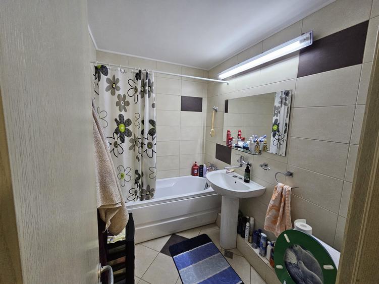 Apartament cu 2 camere decomandat, mobilat în P-ța Muncii