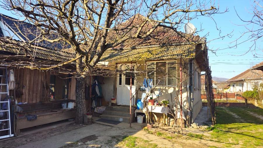 Casă cu 3 camere în Năpradea