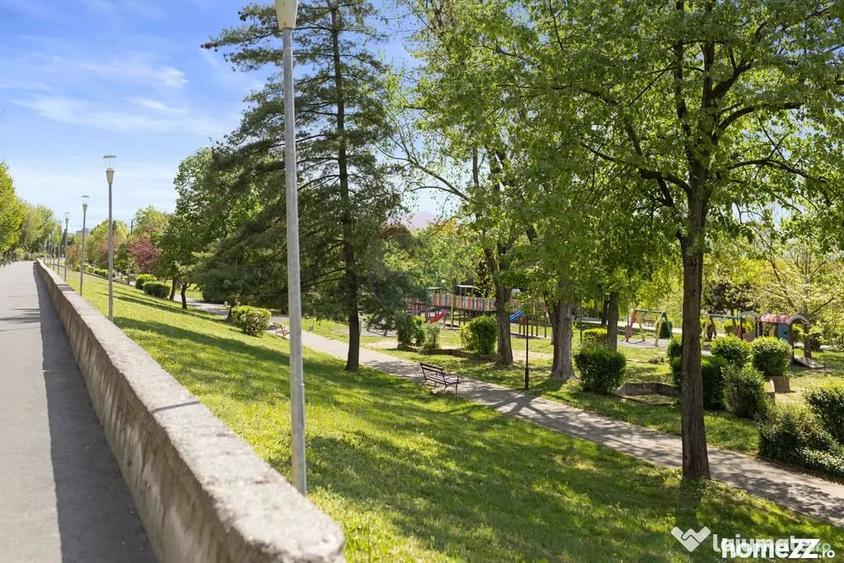 Apartament cu 3 camere semidecomandat în Central