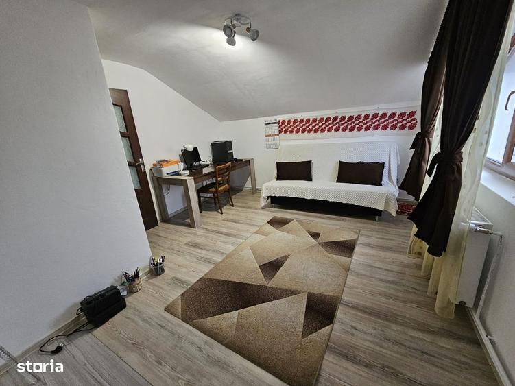 Casă cu 4 camere în Criș