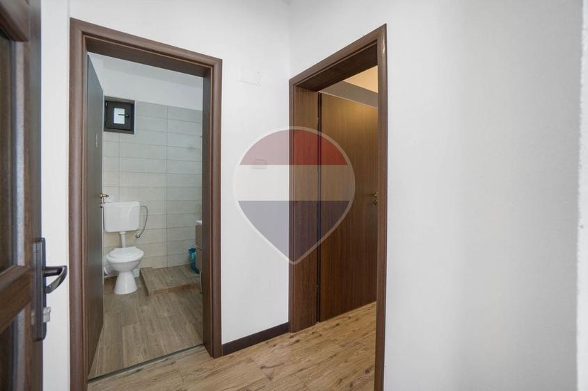 Casă individuală cu 10 camere cu Teren 947 Mp în Valea Alba