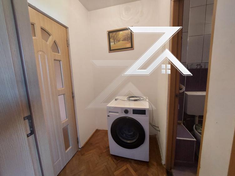 Apartament cu 3 camere semidecomandat în Calea Severinului