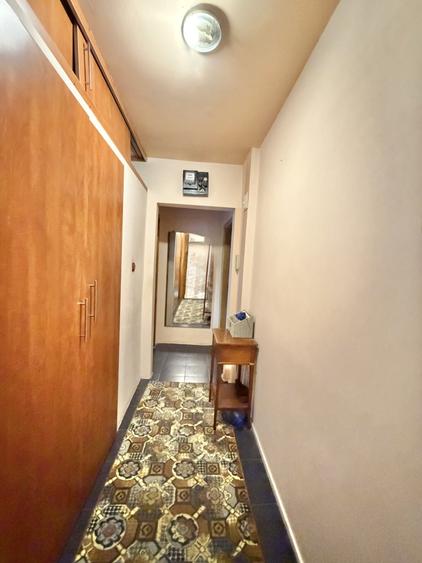 Apartament cu 4 camere semidecomandat, mobilat în Dacia