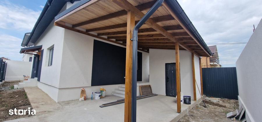 Casă cu 5 camere cu Teren 200 Mp în Lumina