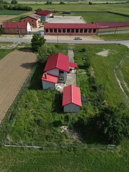 Casă cu Teren 2422 Mp în Central