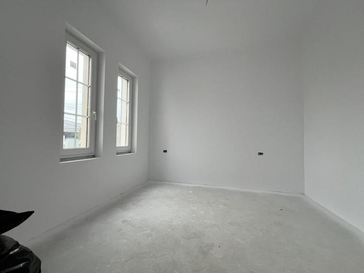 Duplex cu 5 camere cu Teren 300 Mp în Giarmata