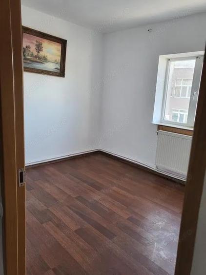 Apartament cu 3 camere decomandat în Dorohoi