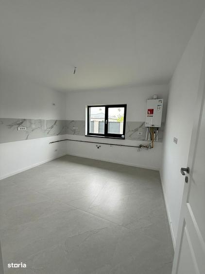 Casă cu 4 camere cu Teren 400 Mp în Clinceni