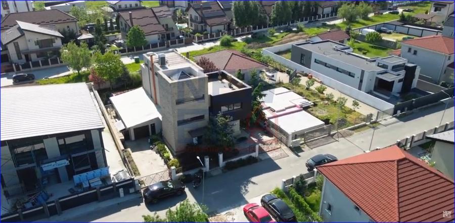 Casă individuală cu 6 camere cu Piscina în Est