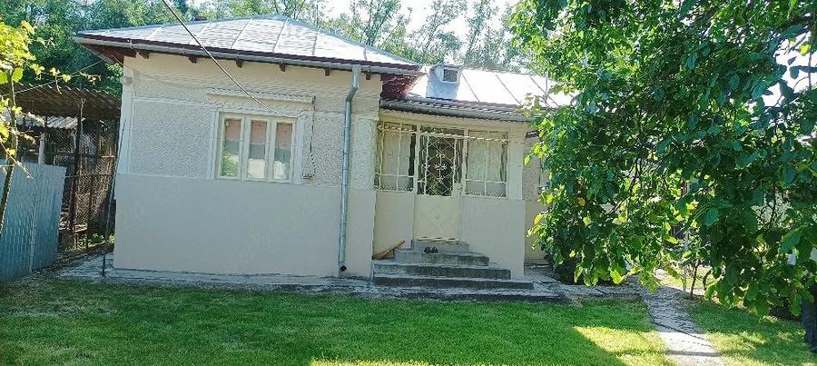 Casă cu Teren 1300 Mp în Cocorăștii Colț