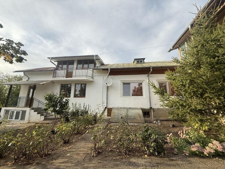 Casă cu 4 camere în Vâlcele