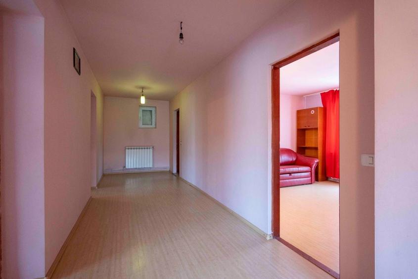 Casă individuală cu 5 camere cu Canalizare în Salca
