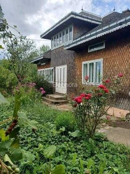 Casă cu 4 camere în Mălini
