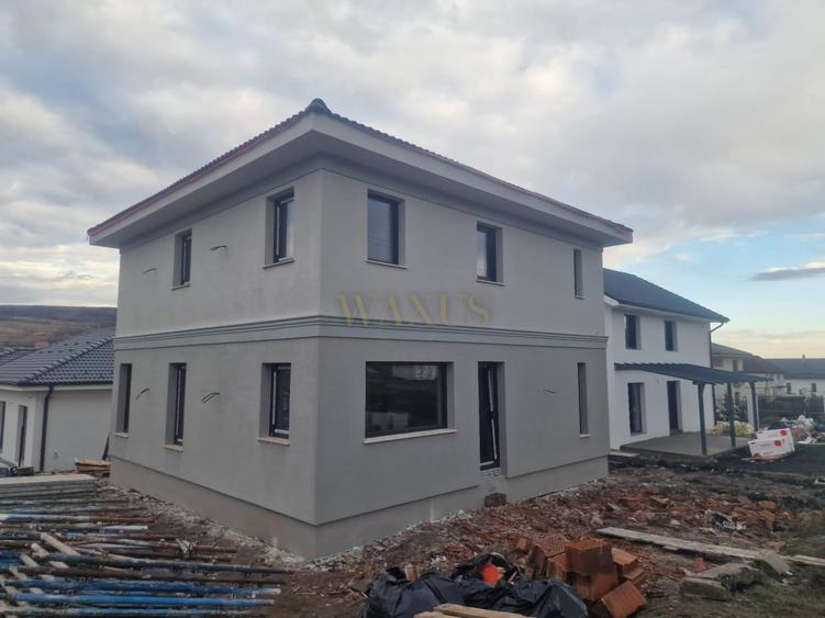 Casă individuală cu 5 camere cu Canalizare în Chinteni