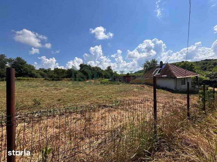Casă cu 2 camere cu Teren 3200 Mp în Traian