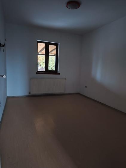 Casă individuală cu 5 camere cu Garaj în Tărtășești