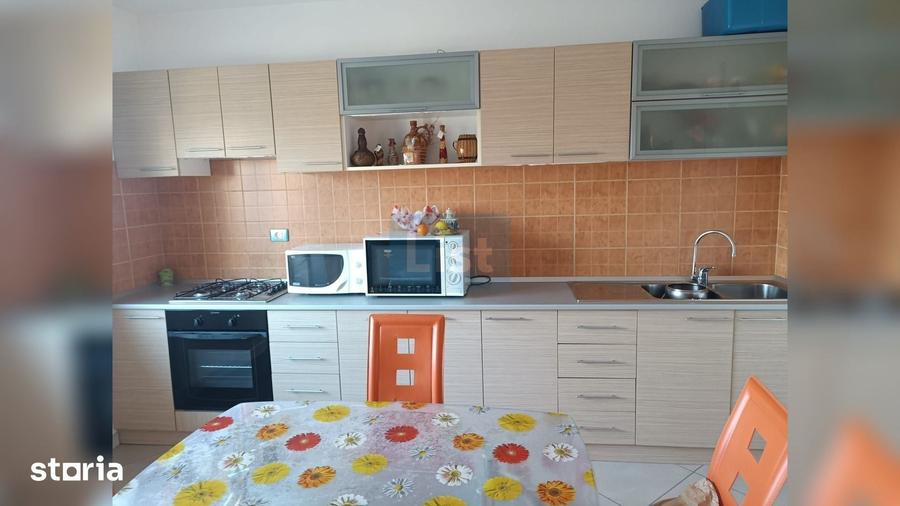 Casă cu 5 camere cu Teren 709 Mp în Podari