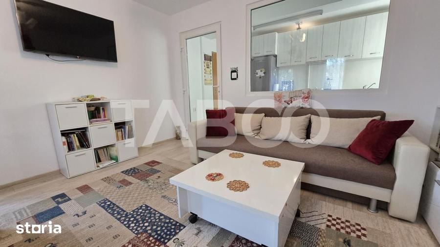 Apartament cu 3 camere decomandat în Est