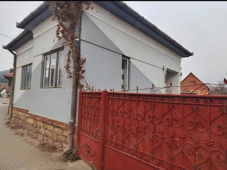 Casă cu 4 camere în Vlaha