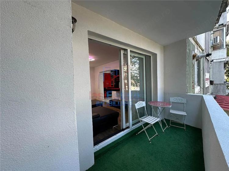 Apartament cu 2 camere semidecomandat în Filiași