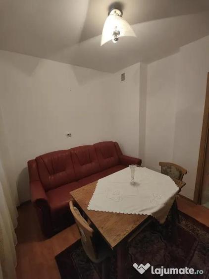 Garsonieră decomandată, mobilată în Craiovița Nouă