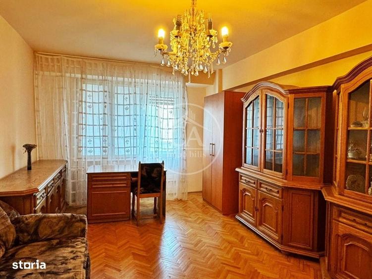 Apartament cu 4 camere decomandat în Decebal