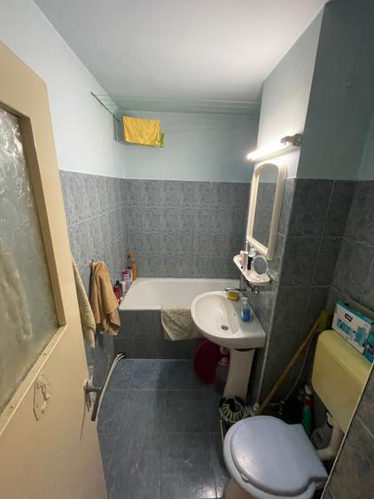 Apartament cu 3 camere decomandat în Exterior Vest