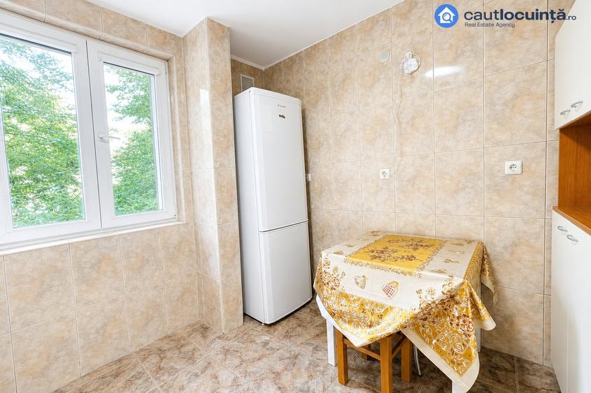 Apartament cu 3 camere semidecomandat, mobilat în Grivița