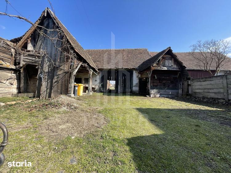 Casă cu 4 camere cu Teren 1464 Mp în Porumbacu de Jos
