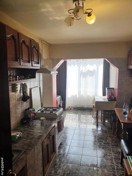 Apartament cu 5 camere decomandat în Găvana