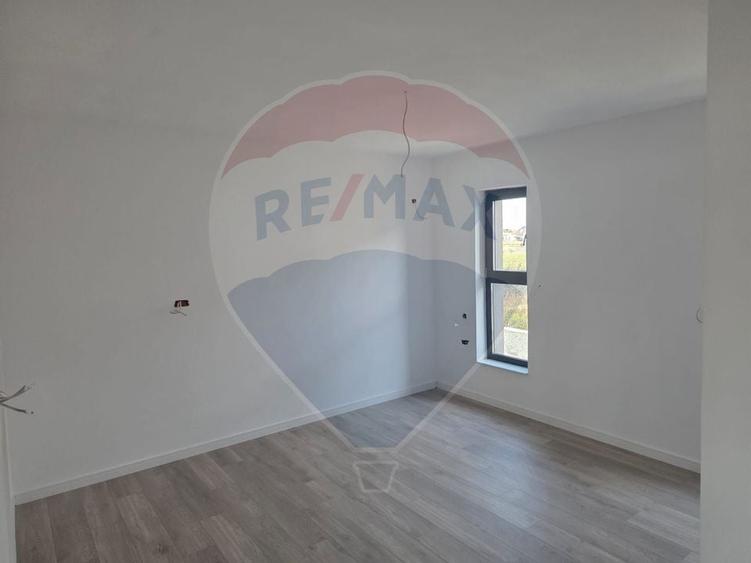 Casă cu 4 camere cu Teren 560 Mp în Balotești