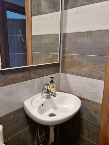 Apartament cu 4 camere decomandat, mobilat în Băneasa