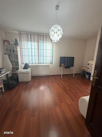 Casă cu 4 camere în Șerbănești