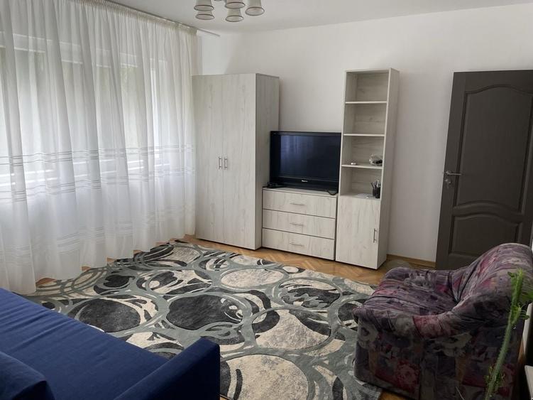 Apartament cu 3 camere semidecomandat în Popoveni