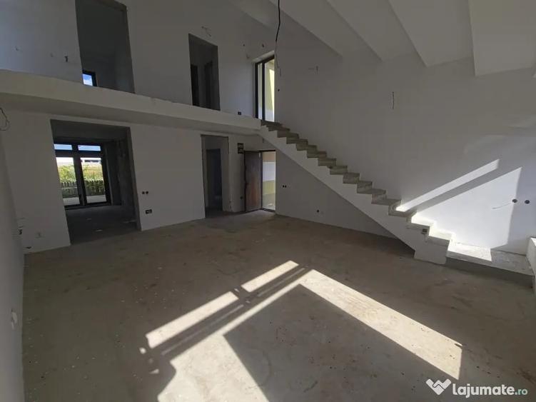 Casă cu 4 camere cu Teren 362 Mp în Cumpăna