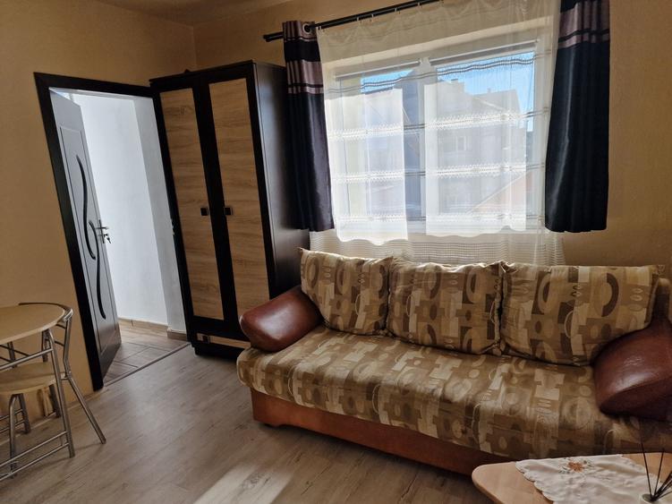 Garsonieră decomandată în Central