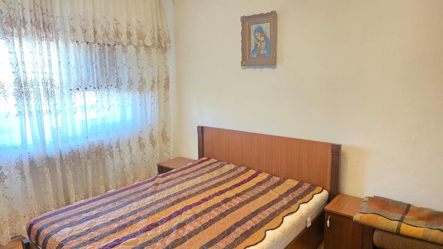 Apartament cu 4 camere semidecomandat în Decebal