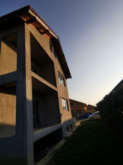 Casă individuală cu 6 camere cu Teren 400 Mp în Episcopia Bihorului