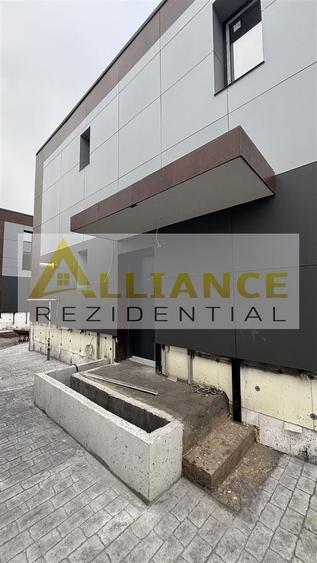 Casă individuală cu 3 camere decomandat cu Canalizare în Central