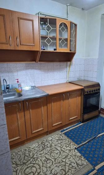 Garsonieră decomandată în Girocului